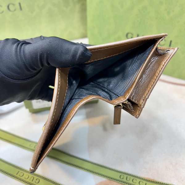 グッチ財布コピー着用イメージ